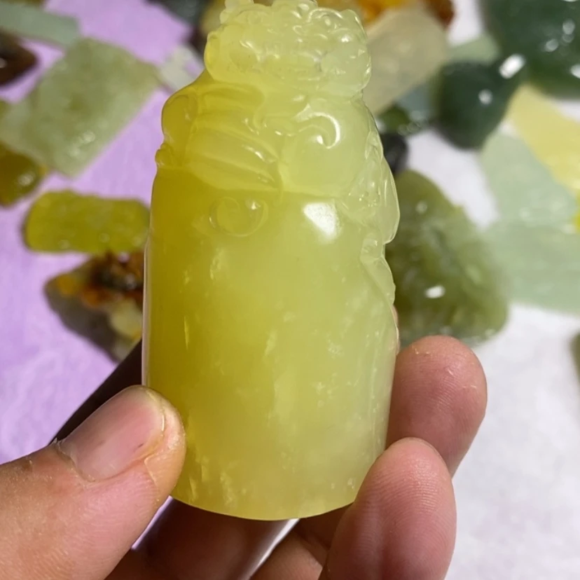 【闪购商品】蛇纹石玉颈饰未镶嵌红**人