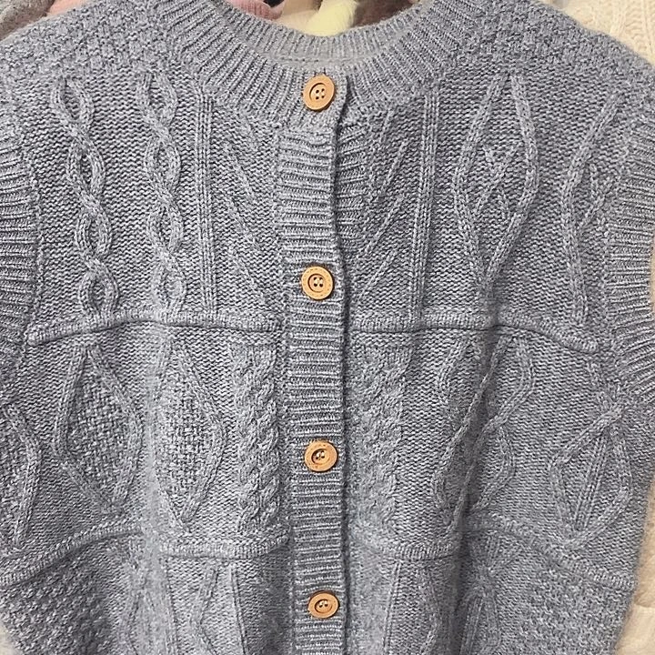 灰色马甲。