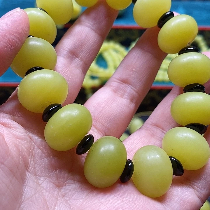 行***远非金属无新疆若羌黄口手串