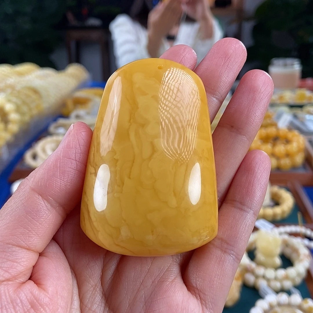 琥珀未镶嵌珠宝奇石41.72鸡油红方牌