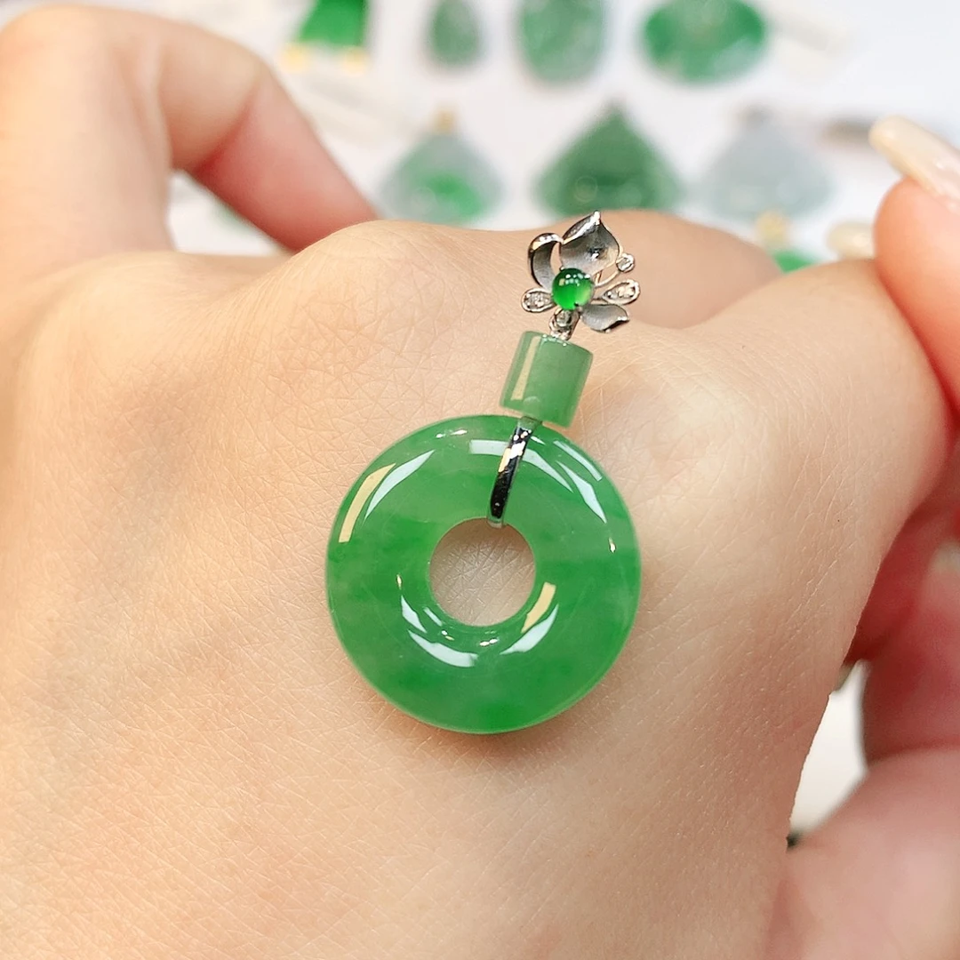 翡翠18K金镶嵌颈饰