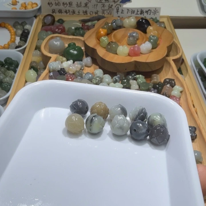 如***动和田玉未镶嵌珠宝半成品