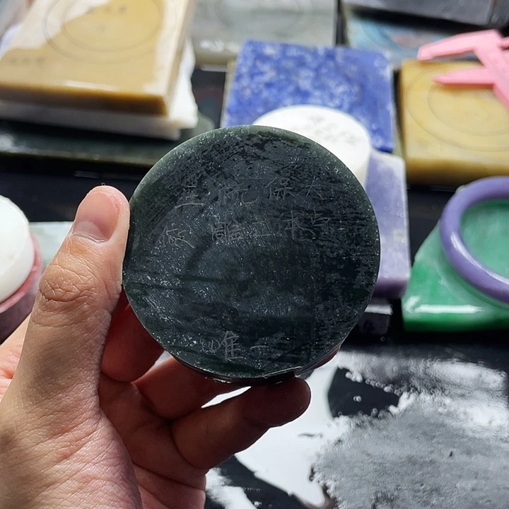 和田玉未镶嵌颈饰定制