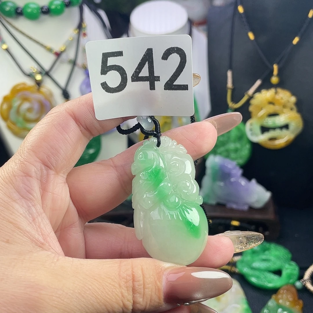 翡翠未镶嵌吊坠(赠链)