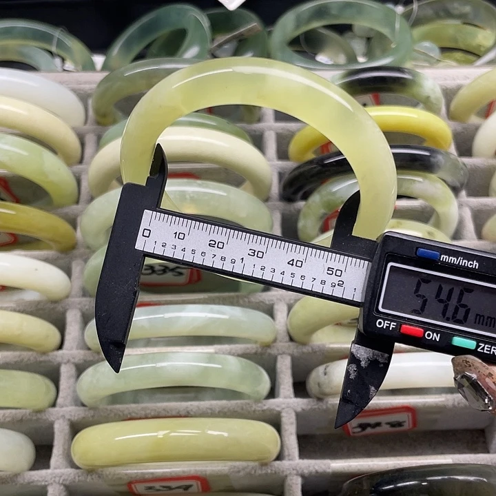 蛇纹石玉未镶嵌手镯348