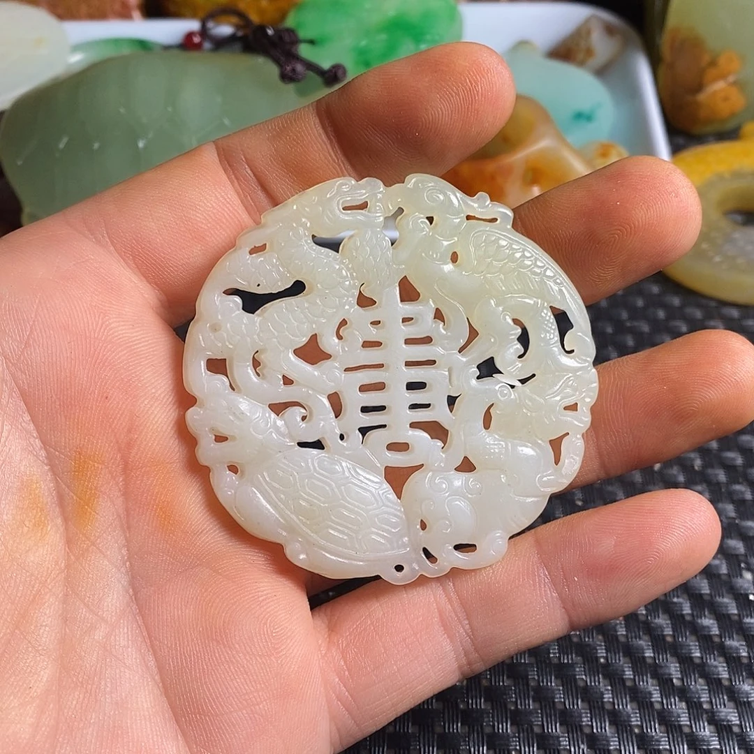 岫岩老玉（透闪石质玉）未镶嵌珠宝奇石