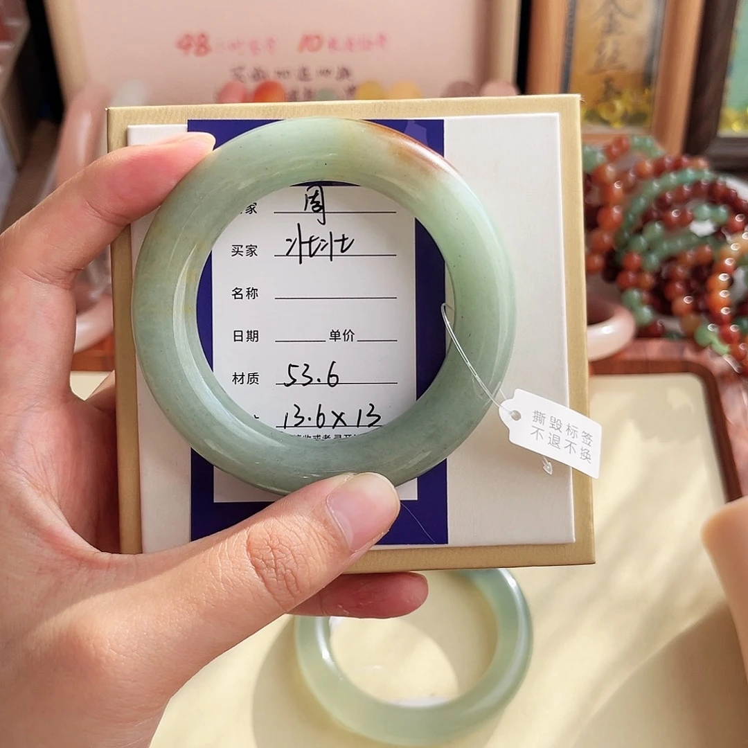 壮***啦石英质玉未镶嵌手镯