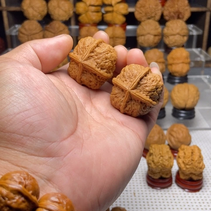 懒***人吊坠文玩核桃5钢蛋四棱