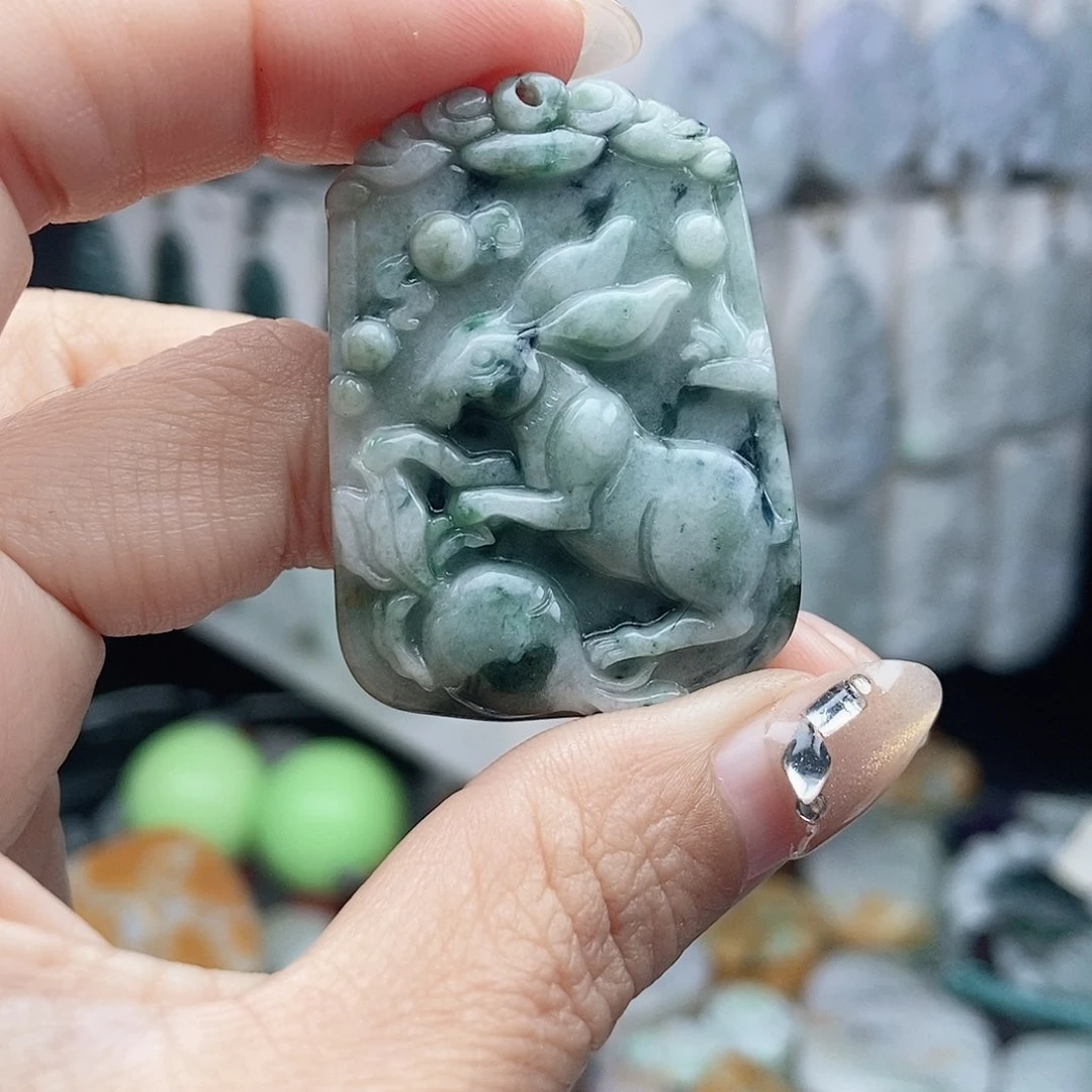 翡翠颈饰未镶嵌翡翠