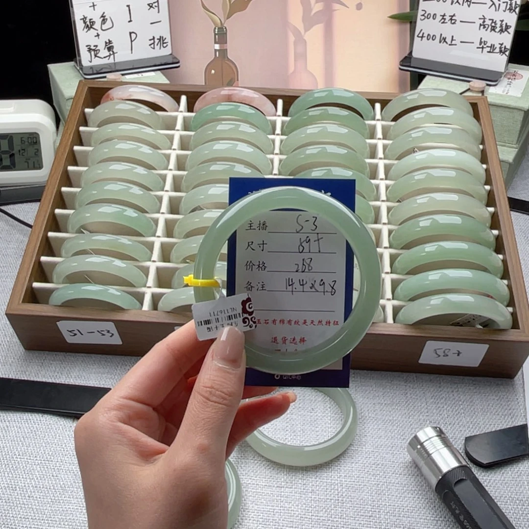 j***n东陵石未镶嵌手镯