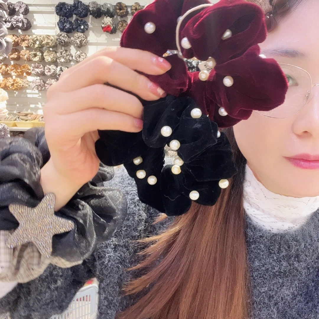 布艺非金属丝绒珠黑红