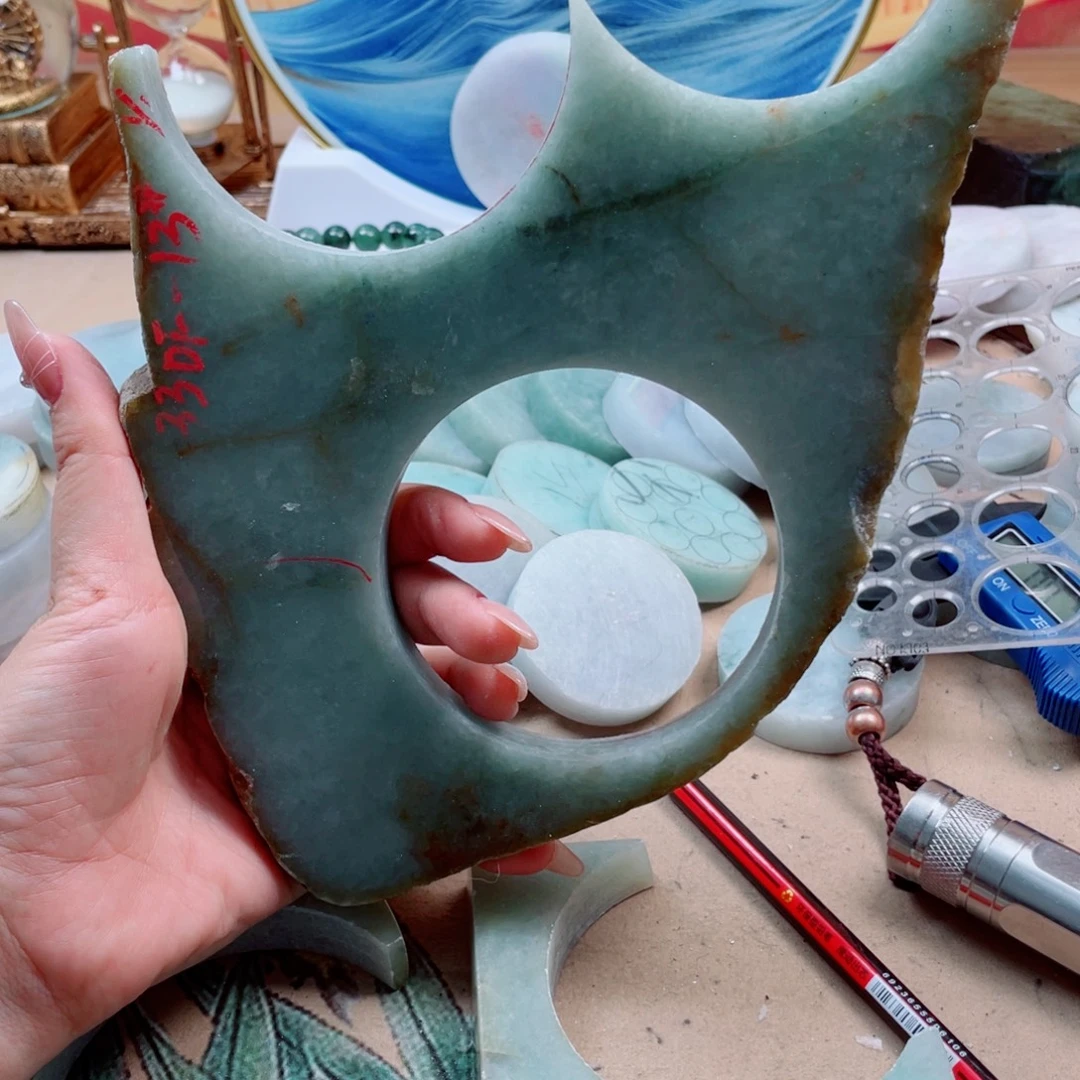 翡翠未镶嵌颈饰564……