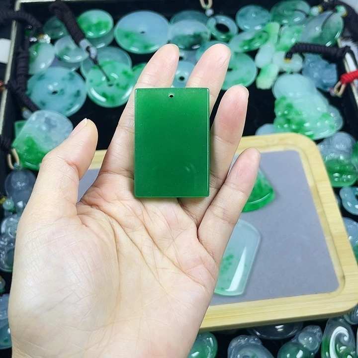 用***0翡翠未镶嵌颈饰吊坠