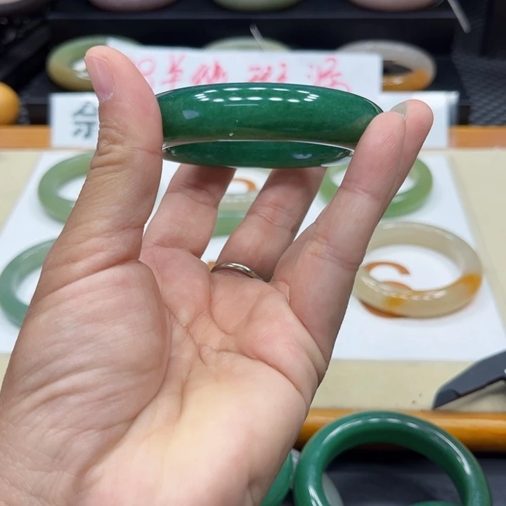 未镶嵌手镯石英质玉路**下