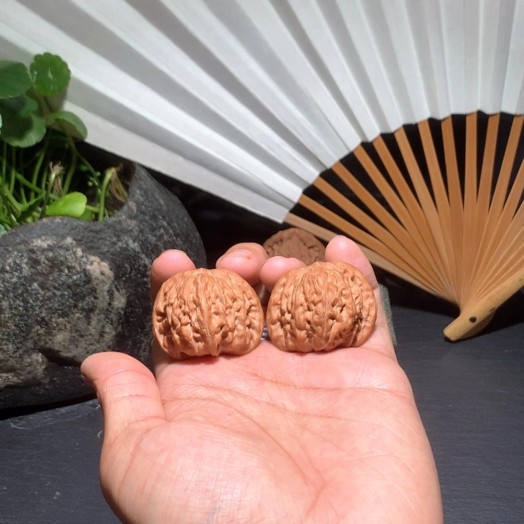 文玩核桃吊坠鱼的红皮磨盘061710