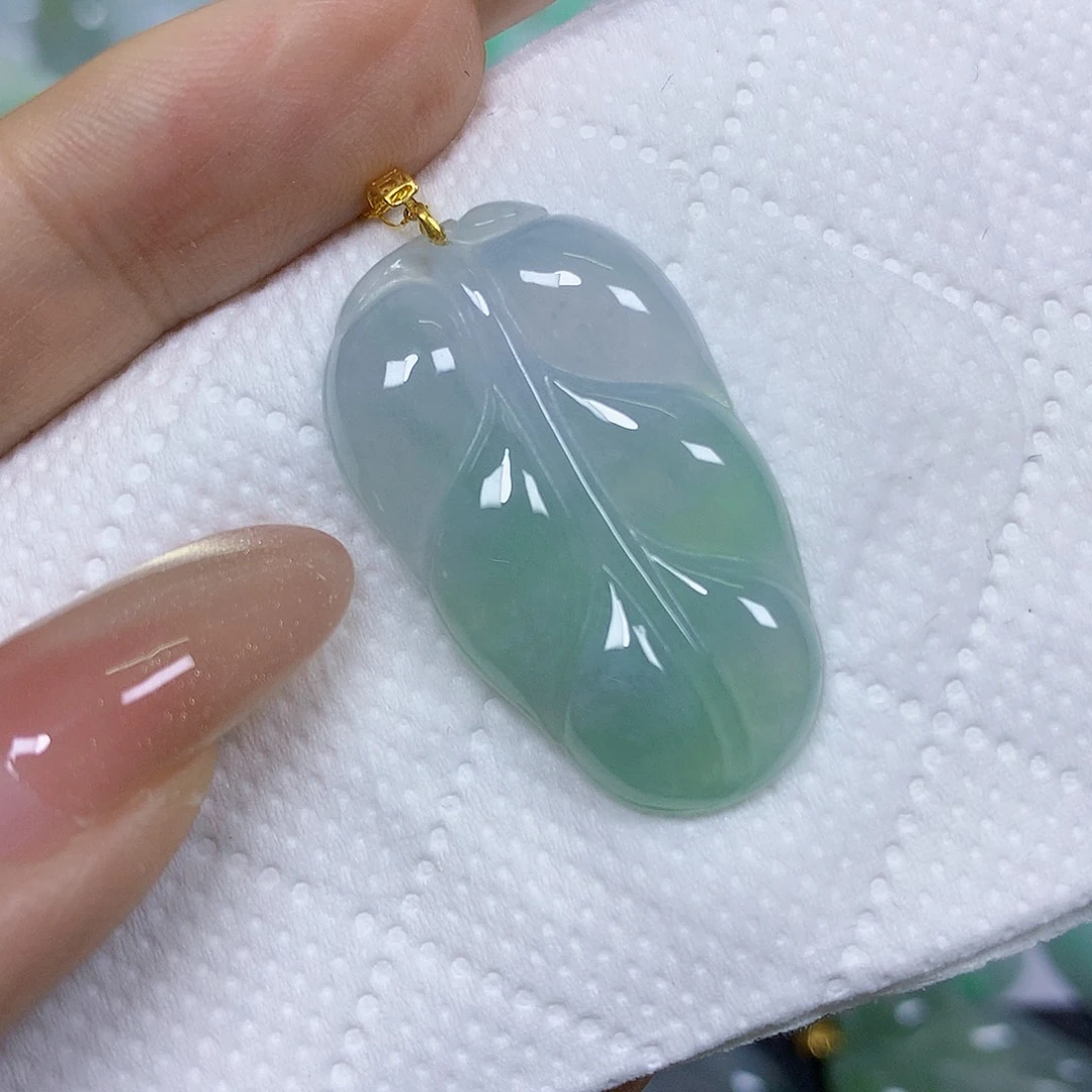 颈饰18K金镶嵌翡翠挂件