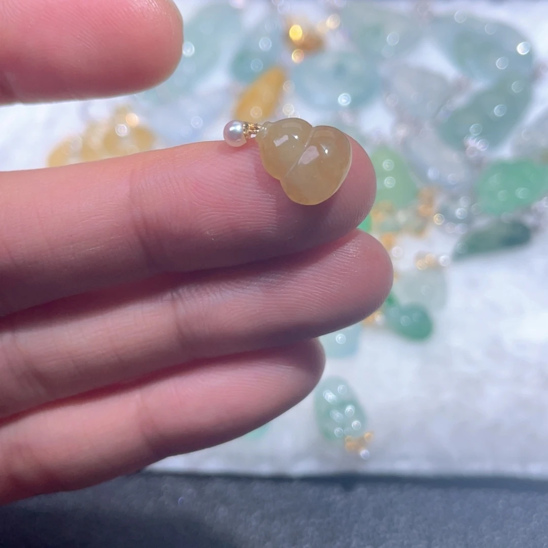 翡翠18K金镶嵌颈饰翡翠