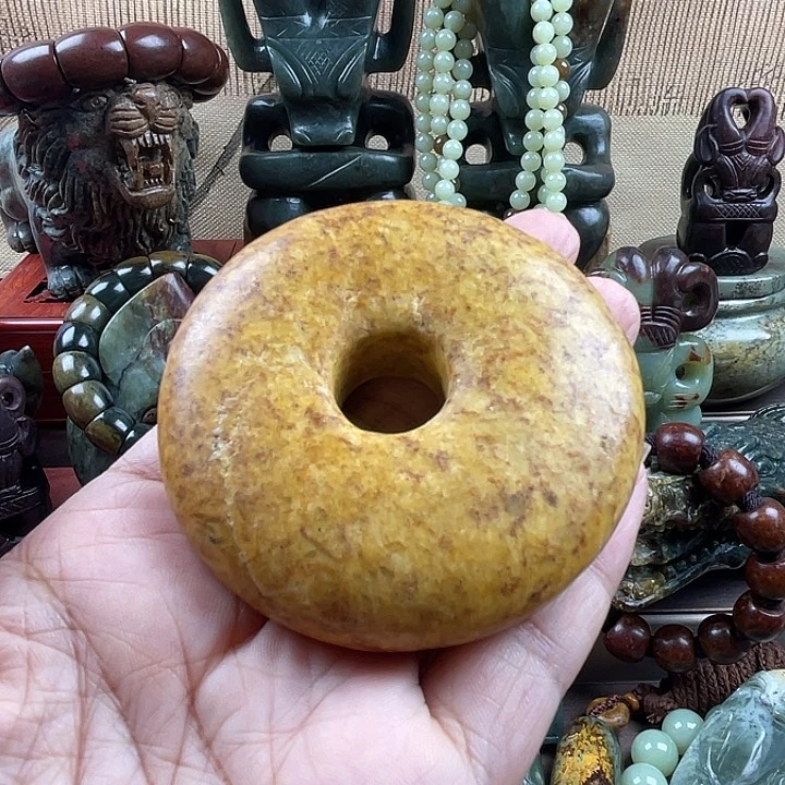 未镶嵌岫岩河磨玉(透闪石质玉)把件