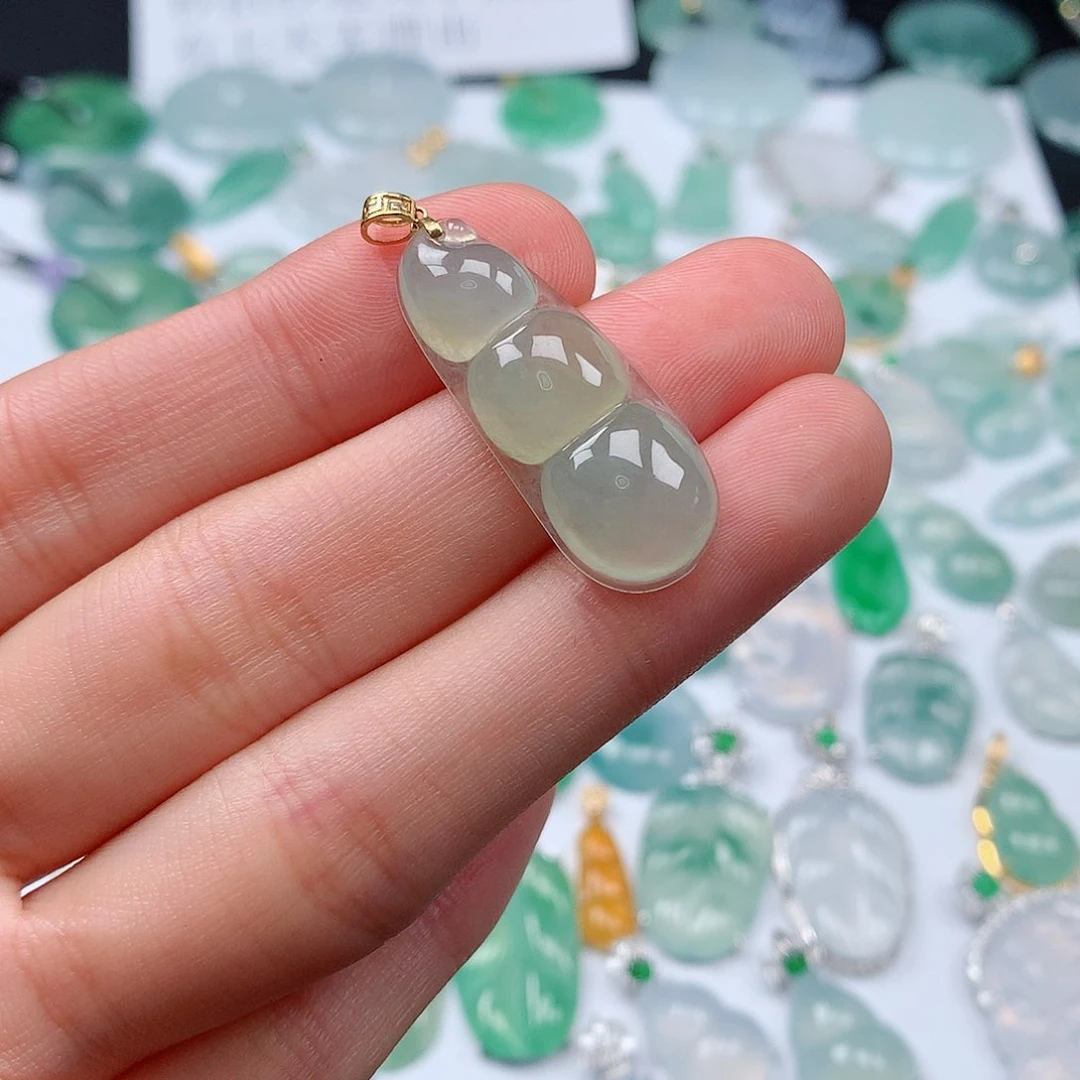 翡翠颈饰18K金镶嵌天然翡翠