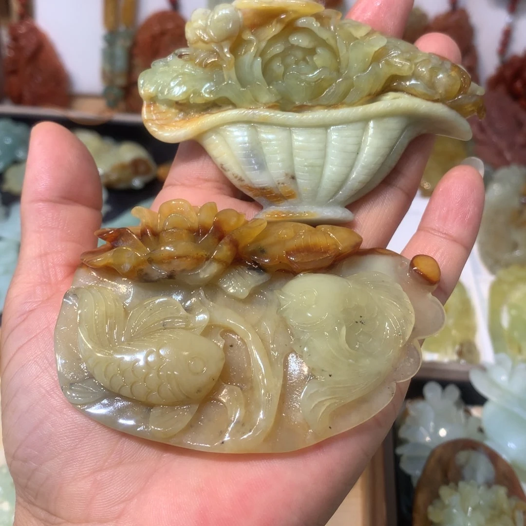 蛇纹石玉未镶嵌颈饰三**士