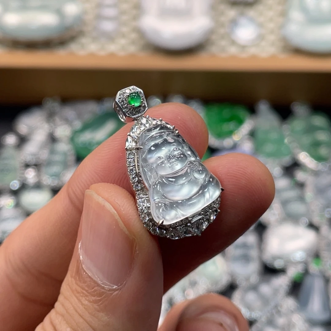 翡翠18K金镶嵌颈饰宝宝观音