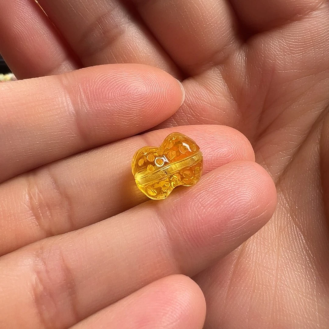 金珀颈饰未镶嵌花生