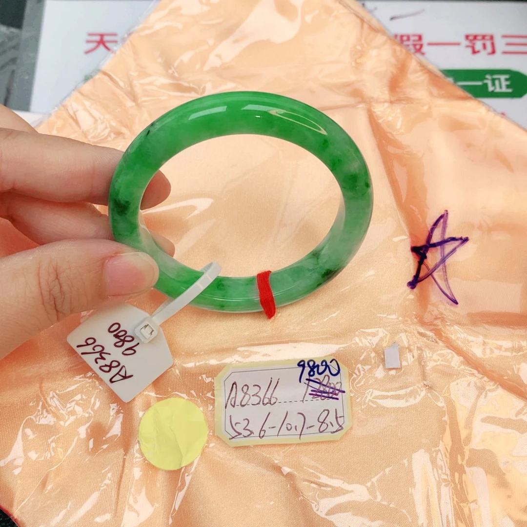 翡翠手镯未镶嵌缅甸翡翠