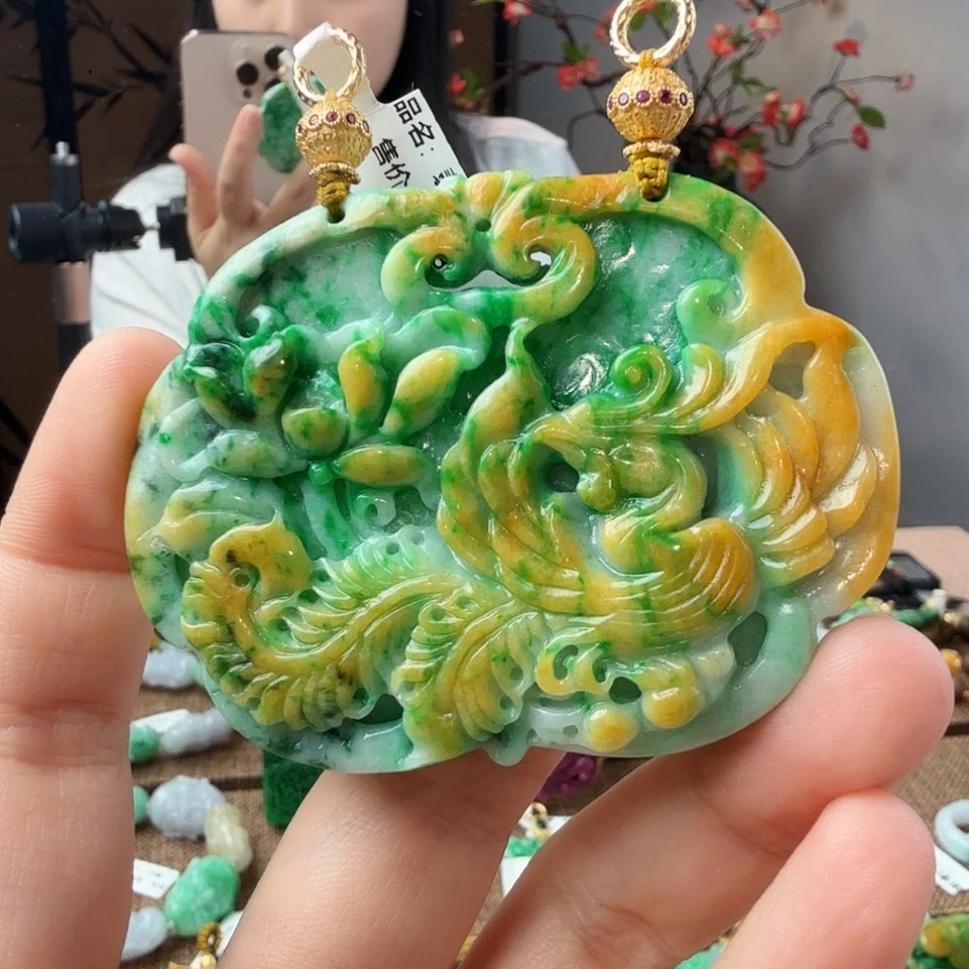 翡翠未镶嵌吊坠(赠链)