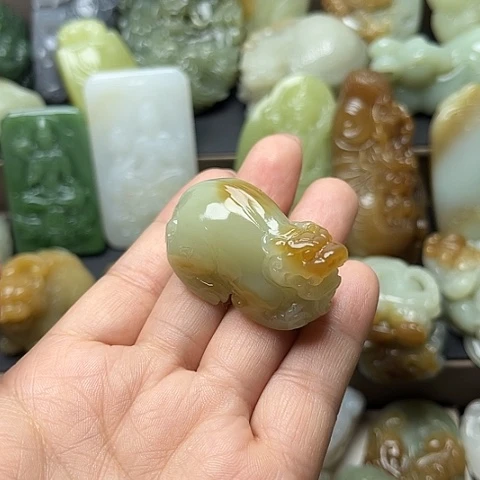 颈饰未镶嵌和田玉陈*