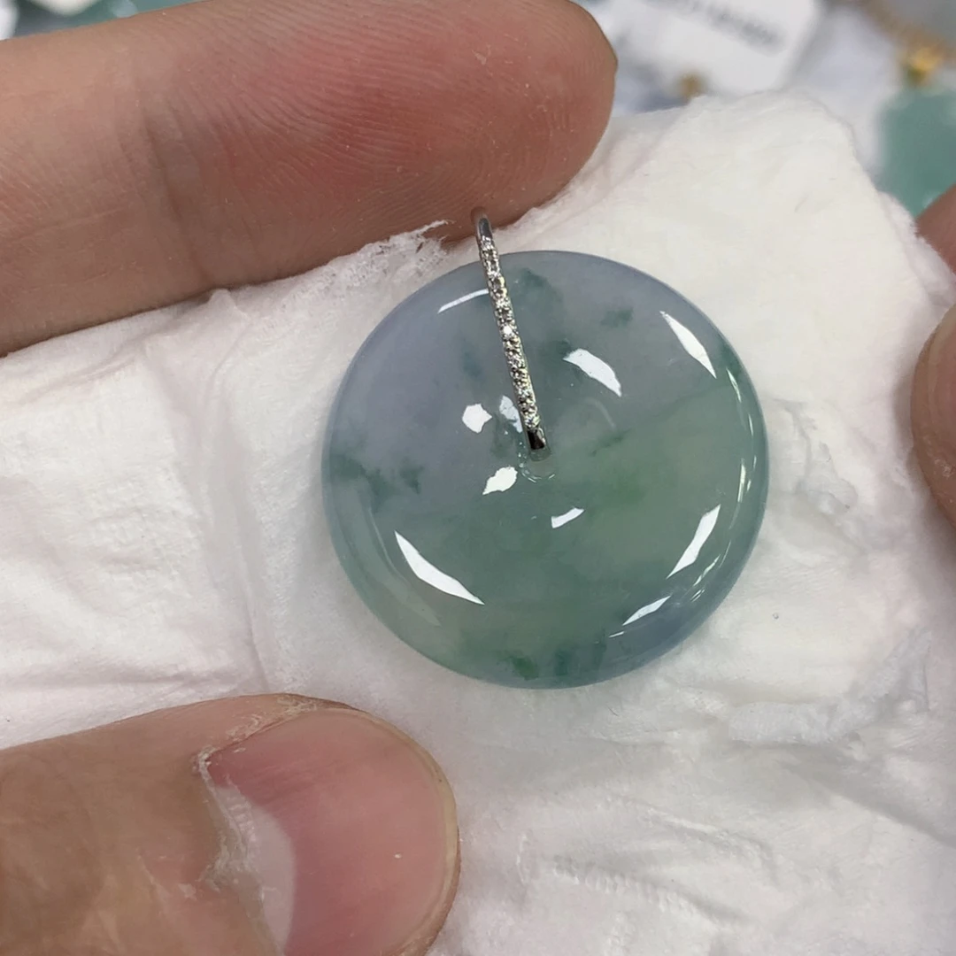 颈饰18K金镶嵌翡翠