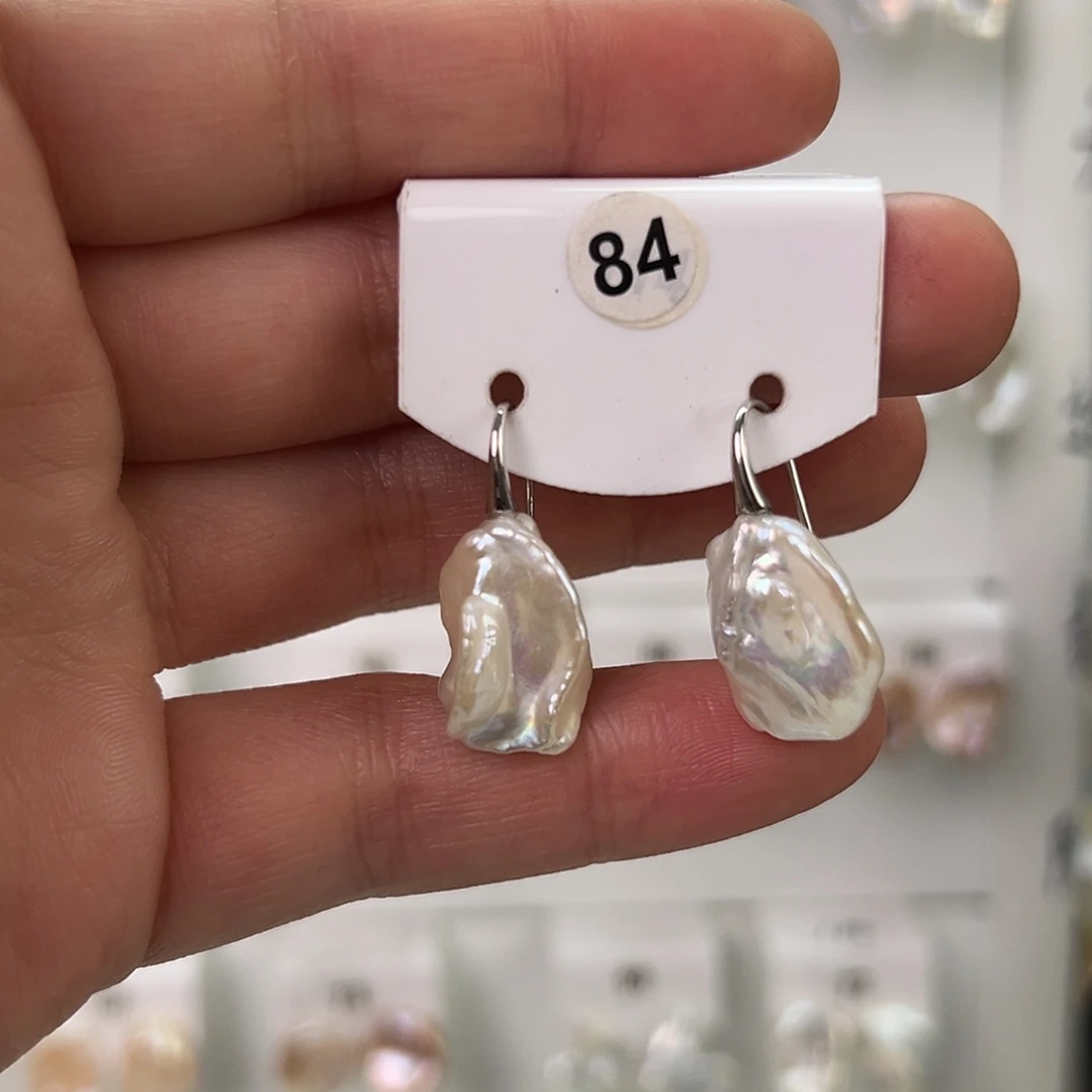 非金属巴洛克花瓣耳饰