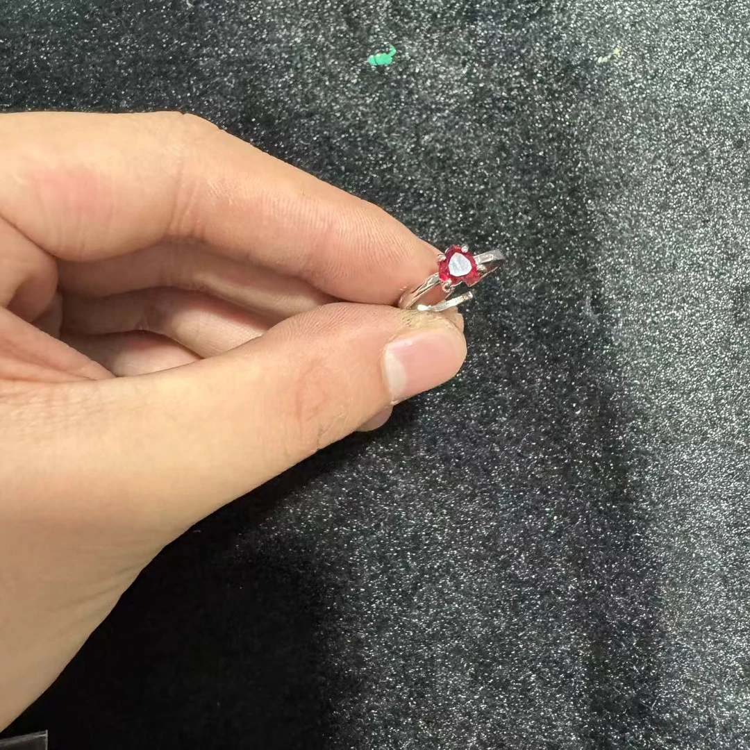 培育红宝石缅甸莫古鸽血红宝石爱心戒指—多样性发