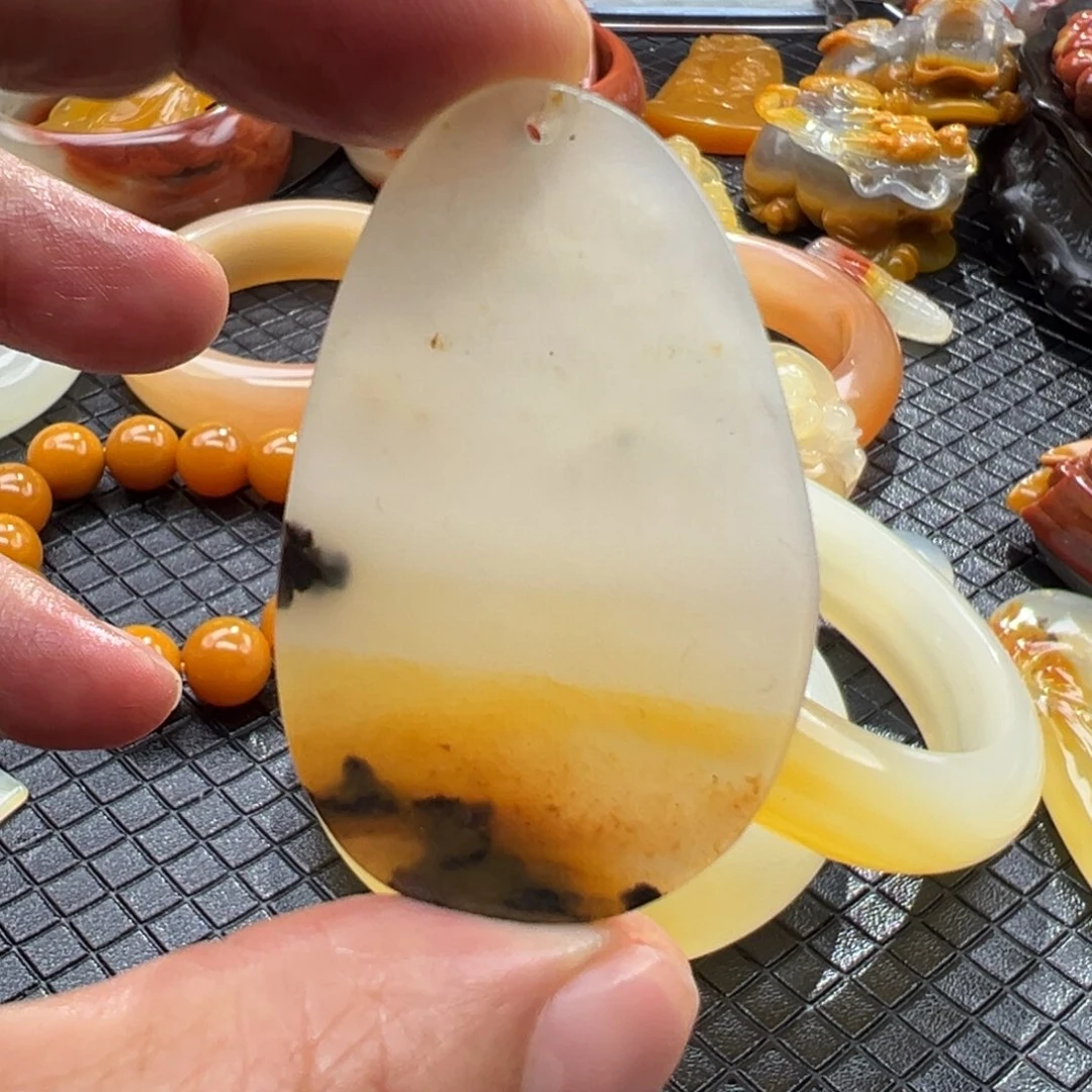 石英质玉未镶嵌颈饰