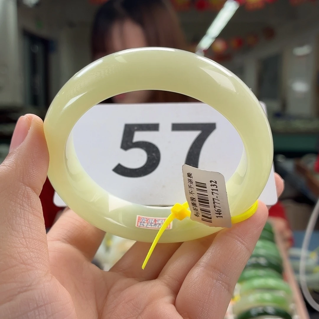 雪***优和田玉未镶嵌手镯