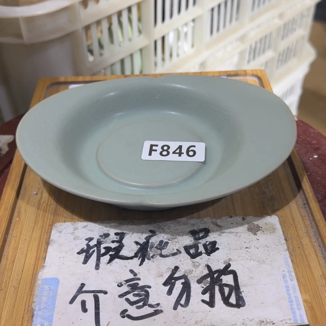 瑕疵介意勿拍陶瓷器皿D752