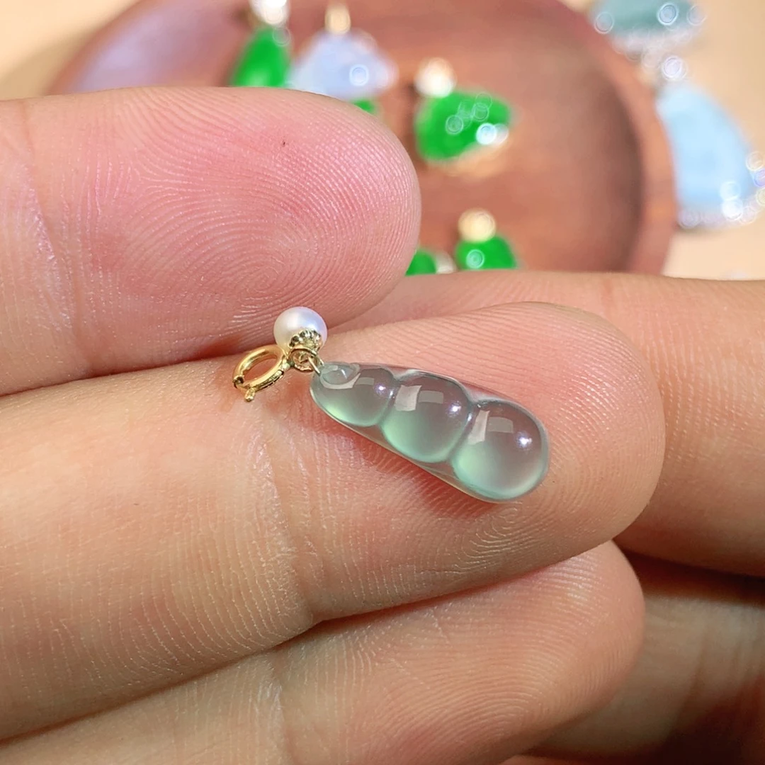 翡翠18K金镶嵌颈饰翡翠