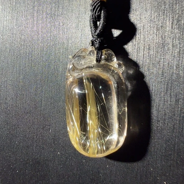 18K金镶嵌颈饰水晶