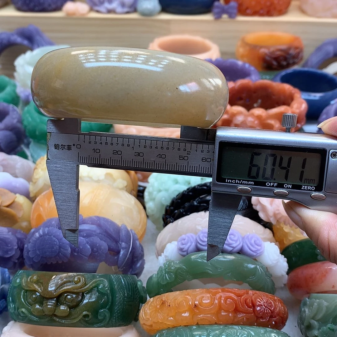 未镶嵌手镯石英质玉