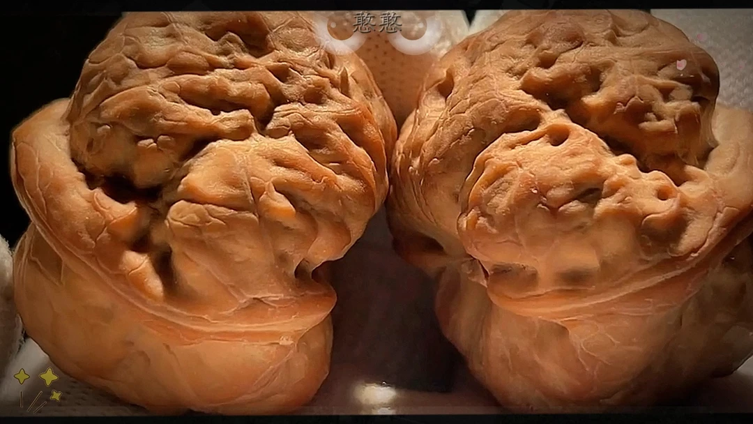 蛤蟆头文玩核桃手把件精美收藏品