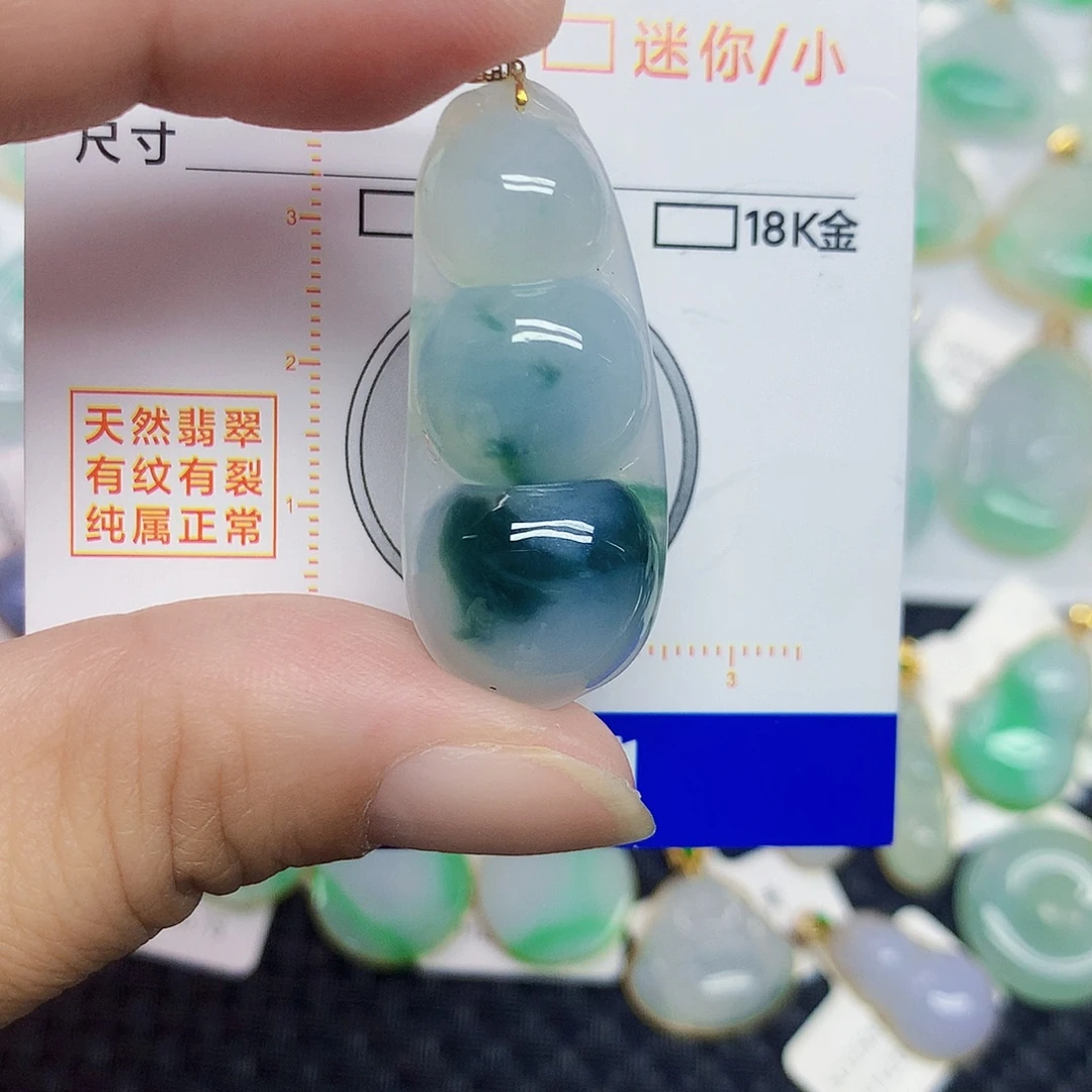 翡翠18K金镶嵌颈饰豆子