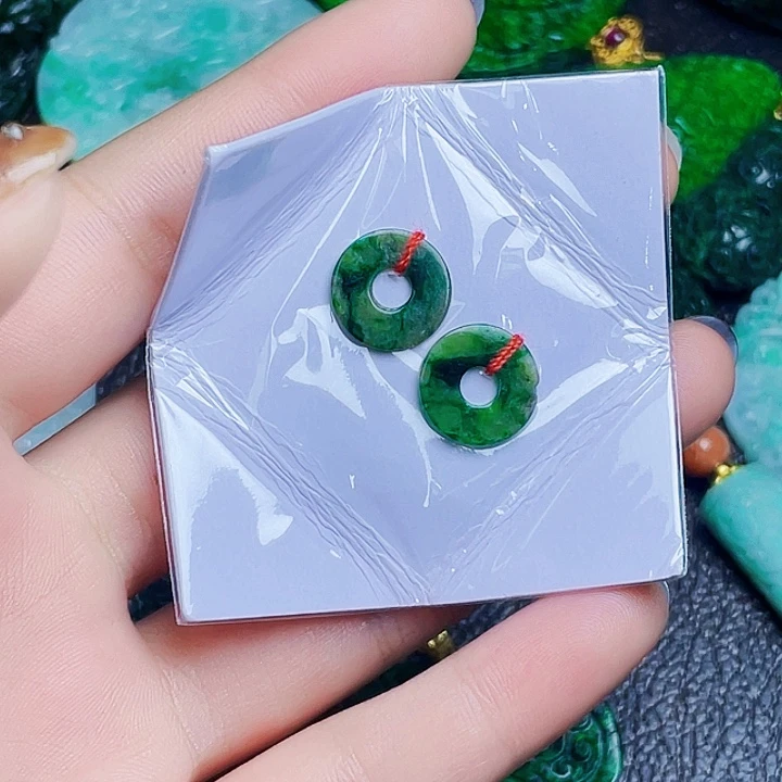 翡翠未镶嵌颈饰多样性