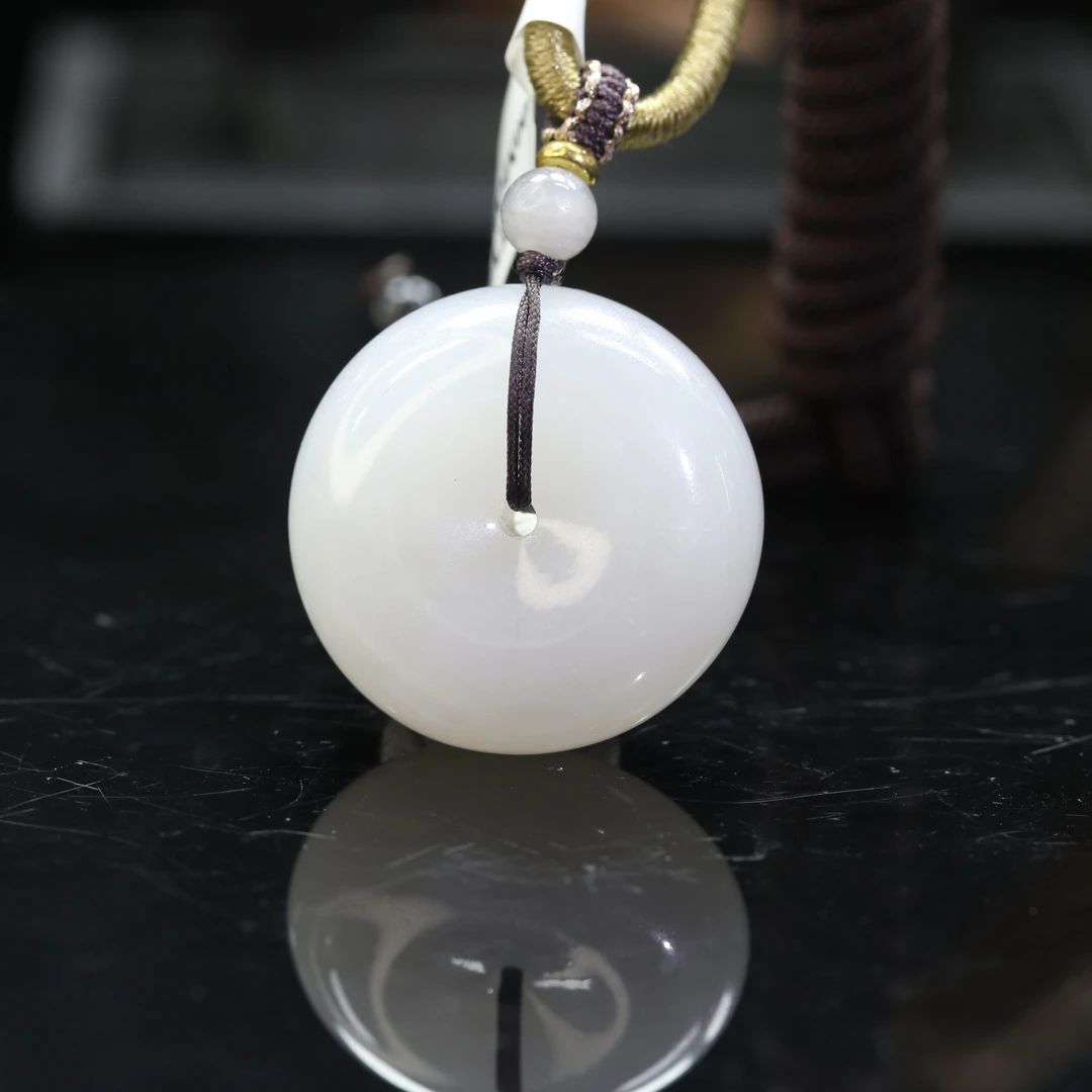 44和田玉平安扣吊坠/200670保利厦门拍卖