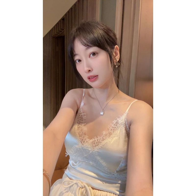 【张静芝】蕾丝拼接带胸垫可外穿背心吊带