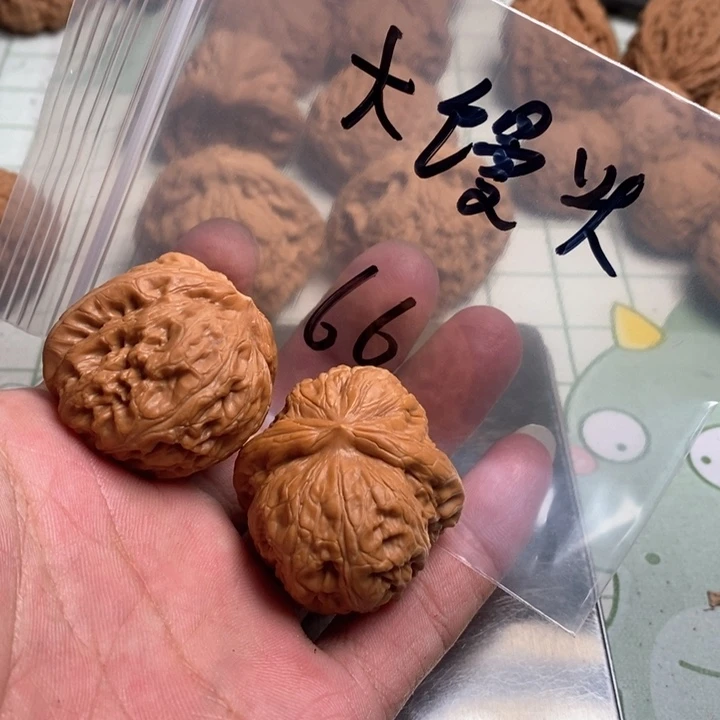 文玩核桃把件大***.核桃