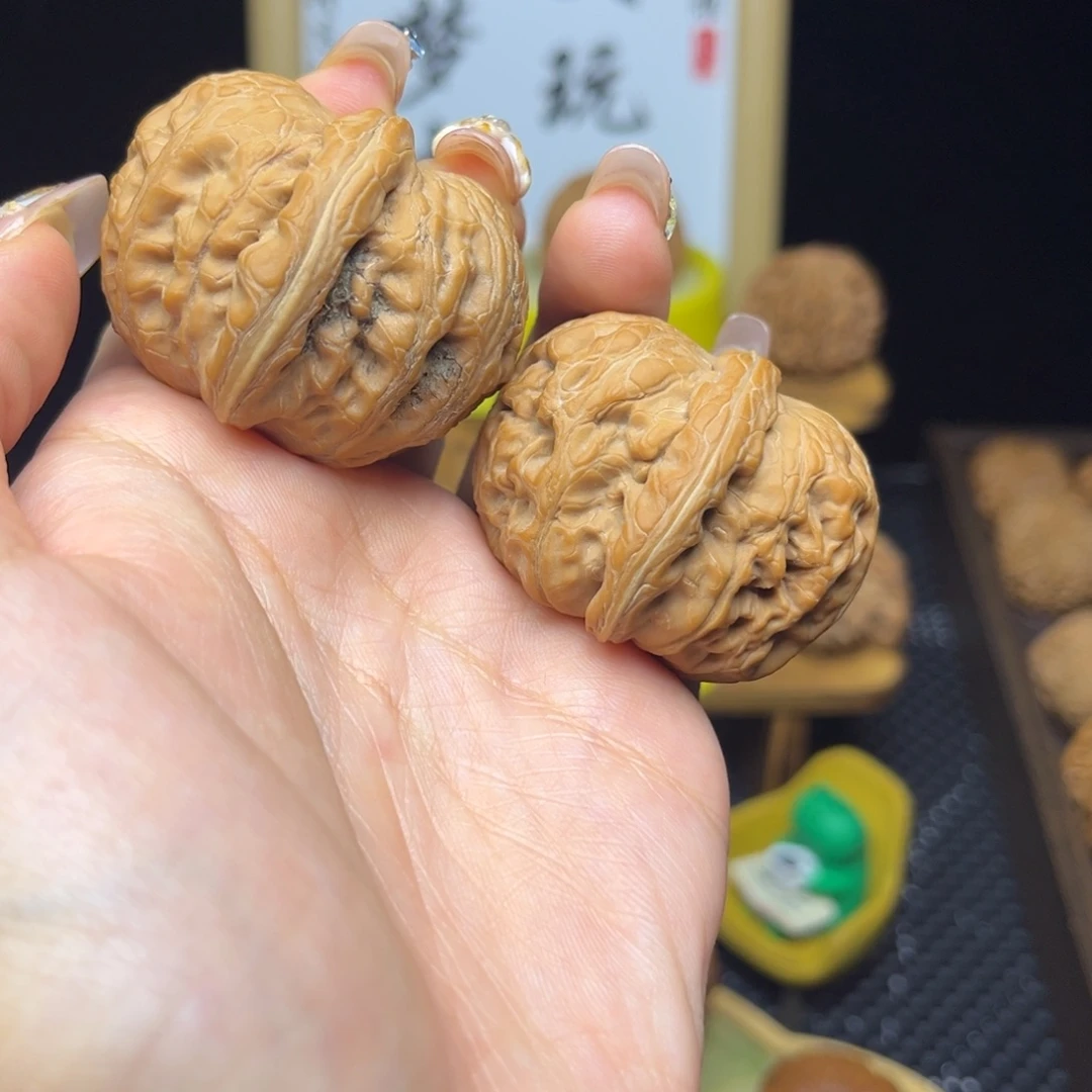 文玩核桃吊坠元宝44全白茬