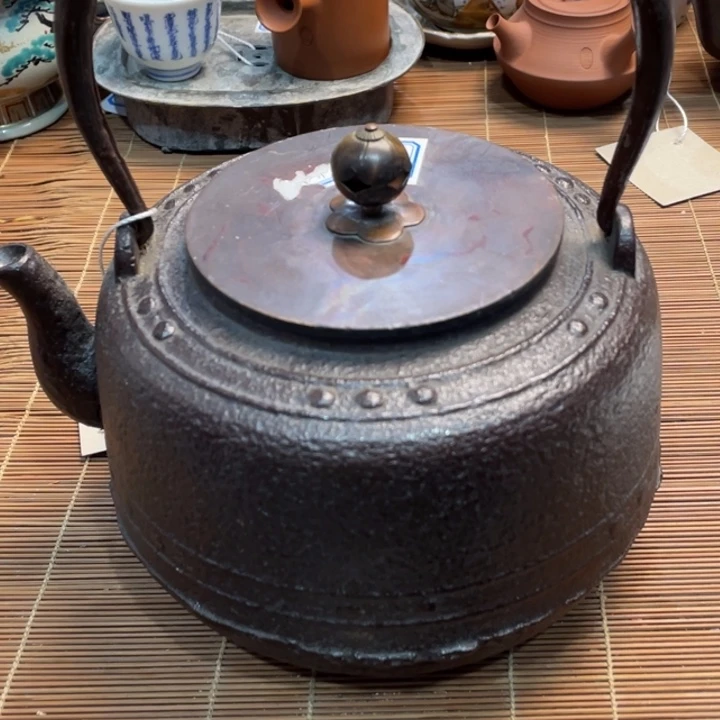 37铁壶一个 默认瑕疵