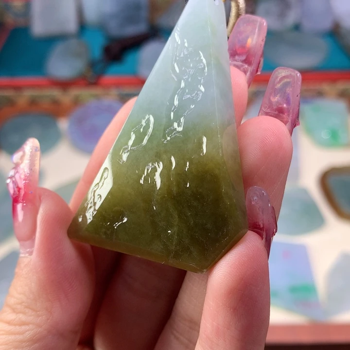 颈饰未镶嵌翡翠好