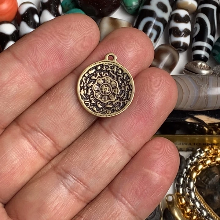 颈饰玻璃牌子。zzzz