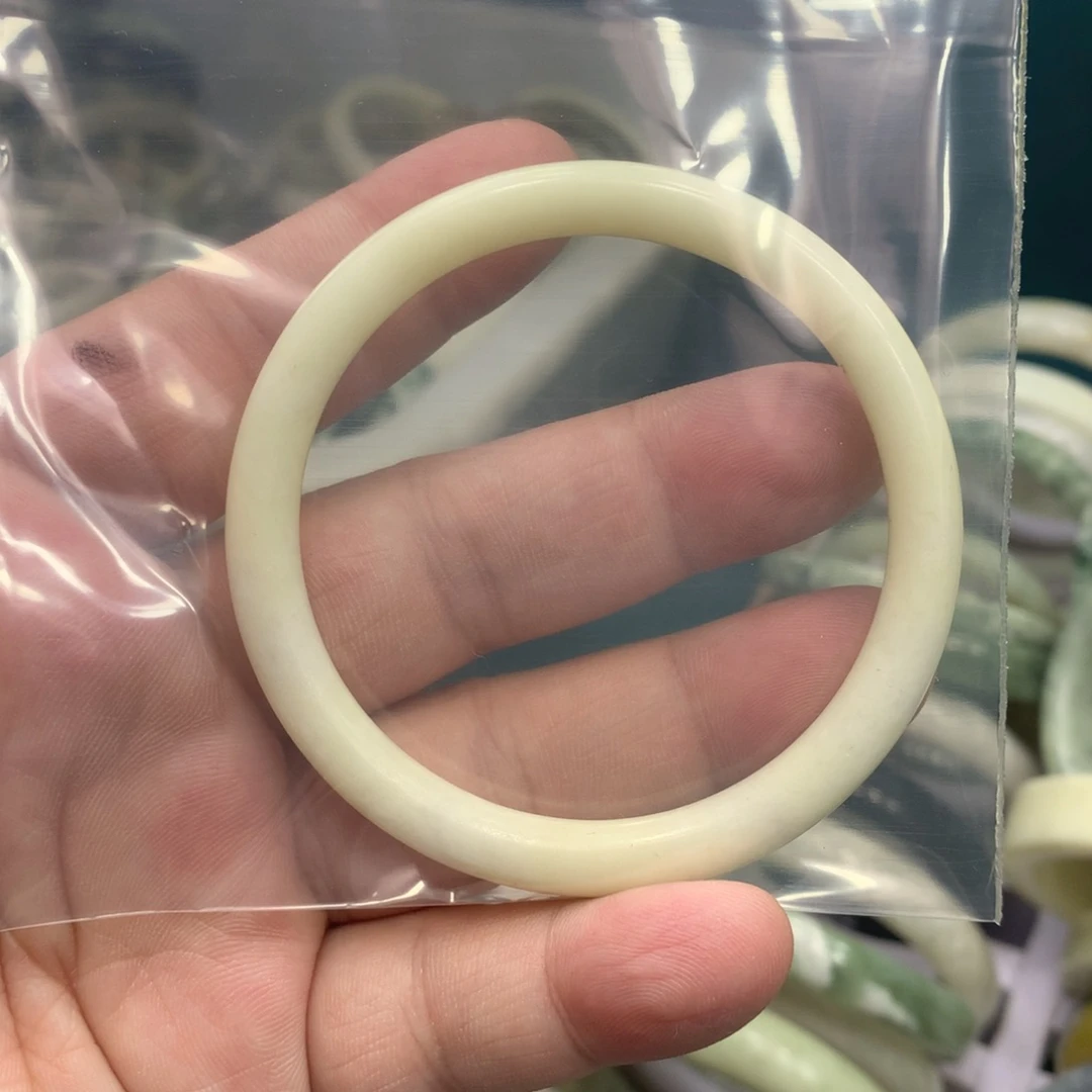 透闪石-蛇纹石玉手镯未镶嵌珊**我