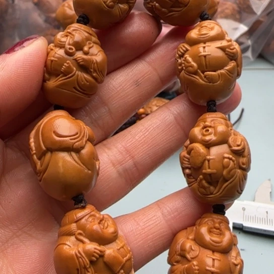 橄榄核手串雕刻工艺